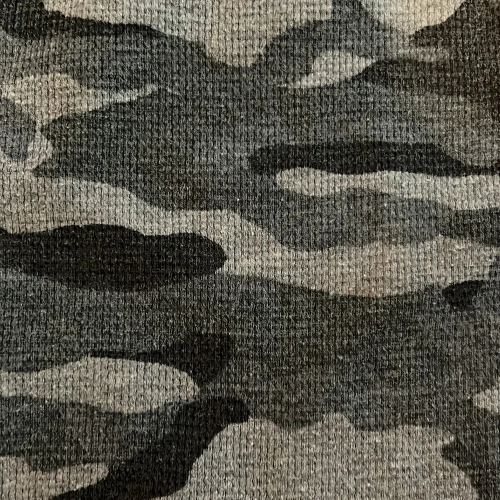 EUC The Children’s Place long sleeved thermal camo t-shirt, sz 5/6